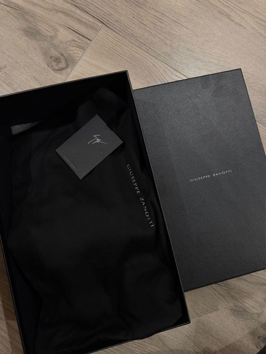 Обувки Giuseppe Zanotti