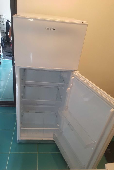 Frigider 150cm curat si in stare buna