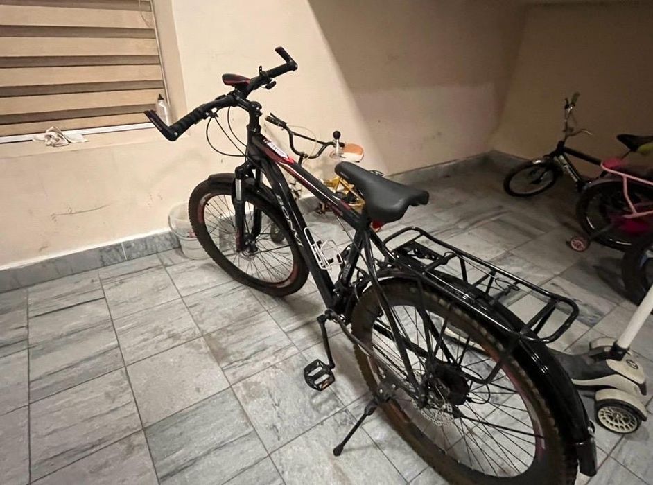 Yo’l velosipedi sotiladi, yaxshi holatda