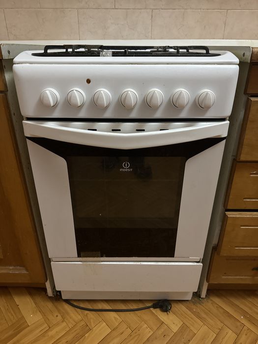 Продам газовую плиту