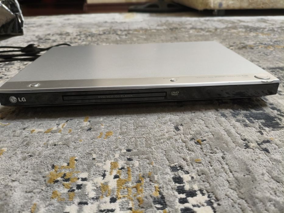 DVD player дивидишник lg, две штуки