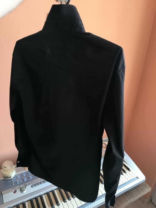 Черна маркова риза