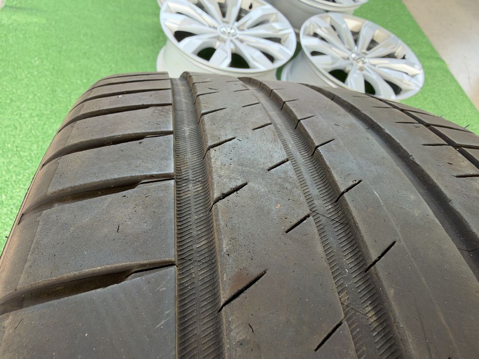 4бр. Летни Гуми С Борд 255/40R/20 -MICHELIN Pilot Sport- *EV+T0*- DOT:1723- 5.4мм.+5.0мм.