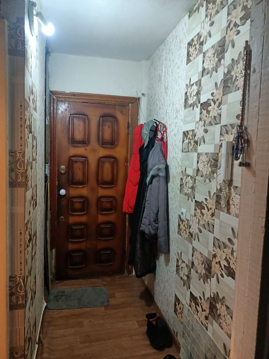 Меняю двух комнатную квартиру на одна комнатную квартиру в центре