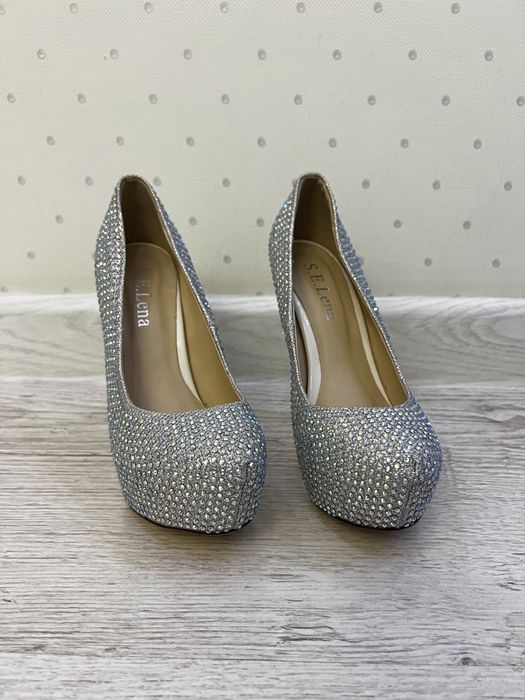 Туфли на высоких каблуках