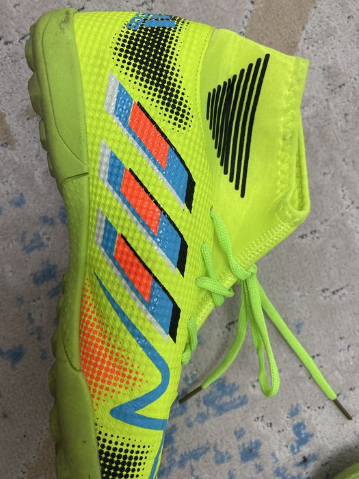 Две сороконожки адидас