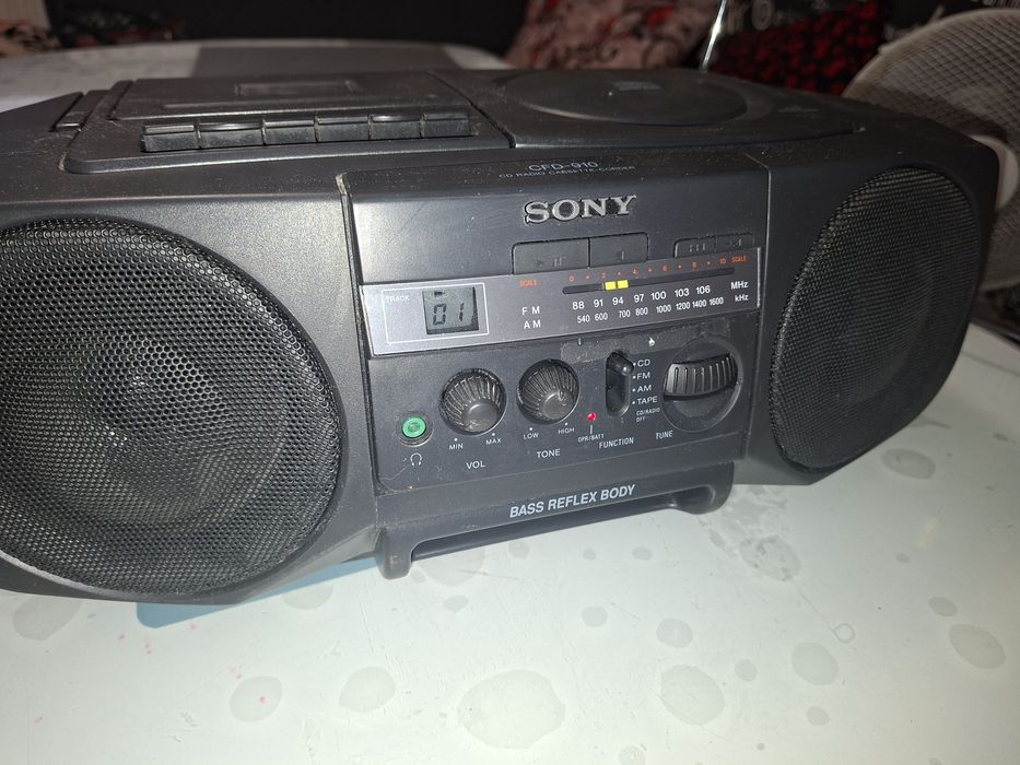 Sony CFD-910, sistem audio compact cu CD Player , cass deck si radio analog ( Antena Satelor)