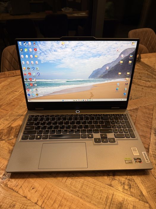 Laptop gaming Lenovo LOQ 15ARP9 4060