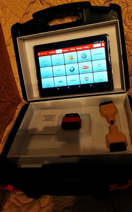Kit Interfata Auto Launch Easydiag 2025 Dbscar Rosu + Tableta 10.1"