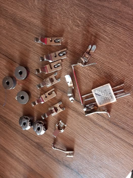 Vând mașină de cusut