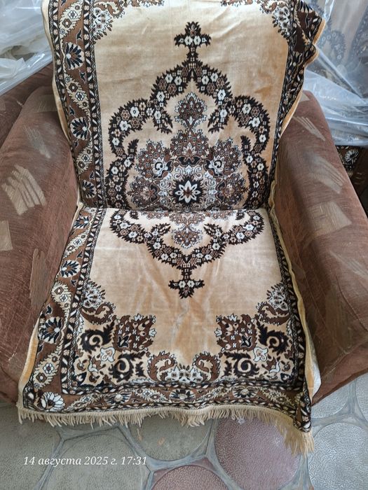 Продаются кресла.