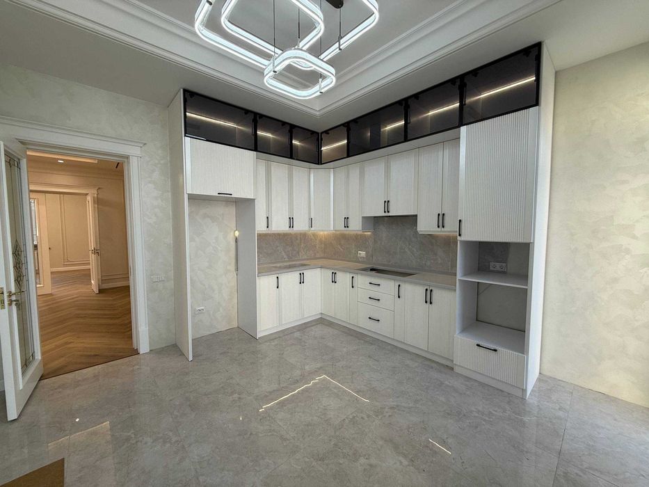 Центрда жойлашган ховли сотилади Шайхонтоҳур Ориентир: Малика бозори