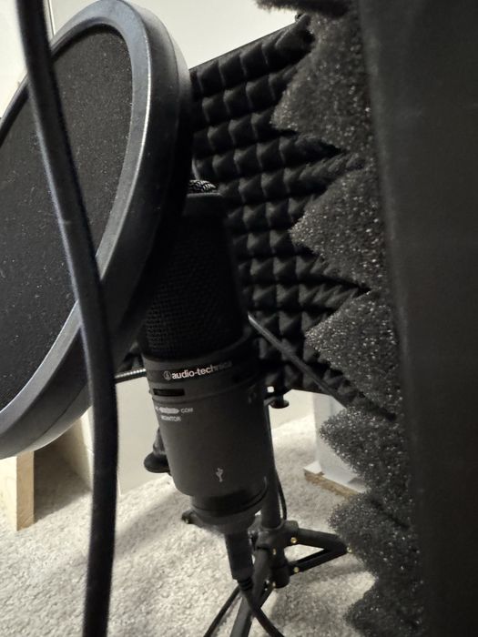 Vand Microfon AudioTehnica AT2020 cu panou acustic si pop filter