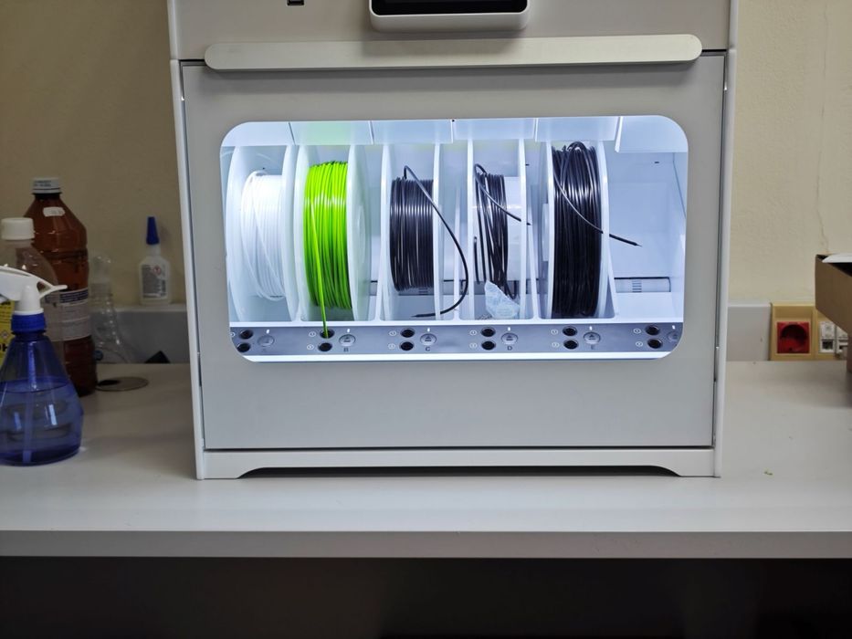 3D FDM принтер ULTIMAKER S5 заедно със Material Station