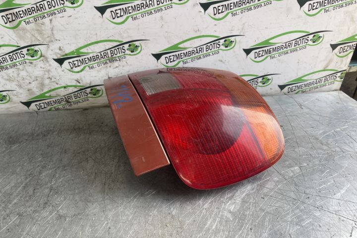 Lampa / Tripla stop dreapta pe aripa Audi A4 B5