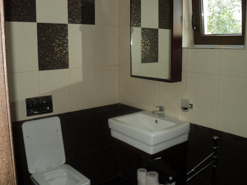 Дава се под наем Тристаен апартамент в София, Витоша - 150 кв.м за 946.56 € - Снимка #3