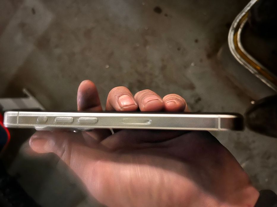 Iphone 15 pro белый