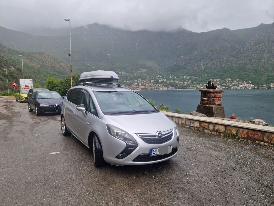 Vând Opel Zafira Tourer -  automată