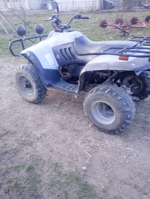 Vând ATV de 300 in stare de funcționare.