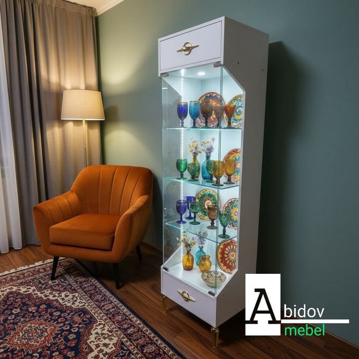 Витрина Hi-Tech для салона красоты / магазина профессиональной космети