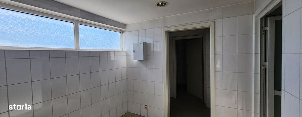 Showroom auto,construcții 6500 mp,teren 31.350 mp,front 176 ml la DN 1
