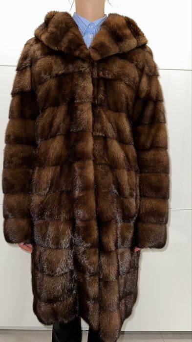 Haină din blană naturală de nurcă, cu glugă – stare impecabilă