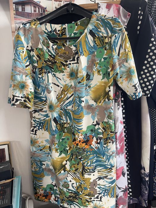 Haine dama ,rochii si compleu mas. 46-48