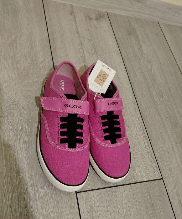 Детски сникърси GEOX, номер 36/23см. стелка