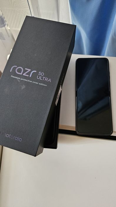 Motorola RAZR 50 Ultra. NOU!