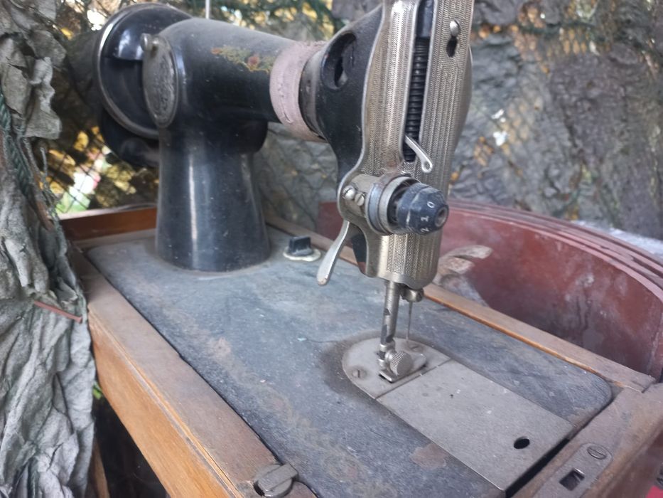 Швейную машину продам