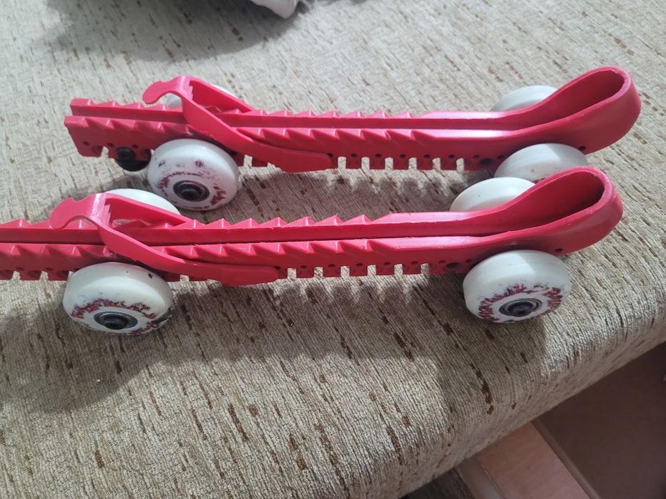 Продам срочно колёсики для коньков