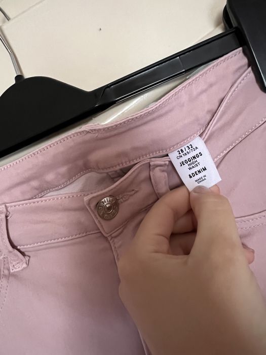 Vând blugi H&M, bordo, roșii, roz cu talie înaltă și verzi