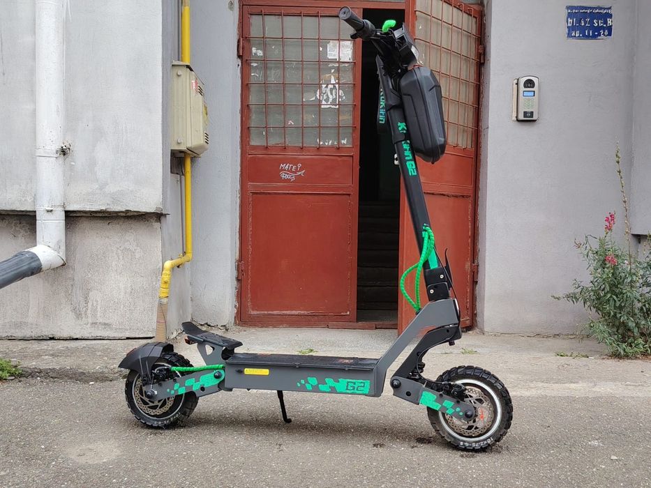 Vând  trotinetă electrică kukirin G2 2024 costum