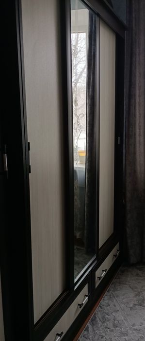 Плательный шкаф с зеркалом-