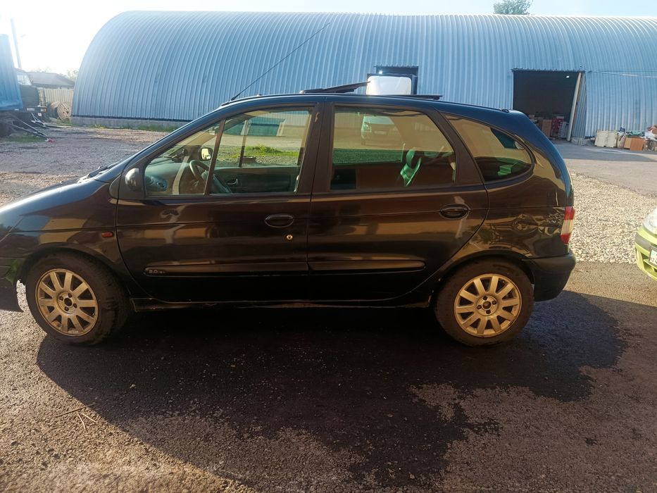 Продам машину  Renault scenic megan