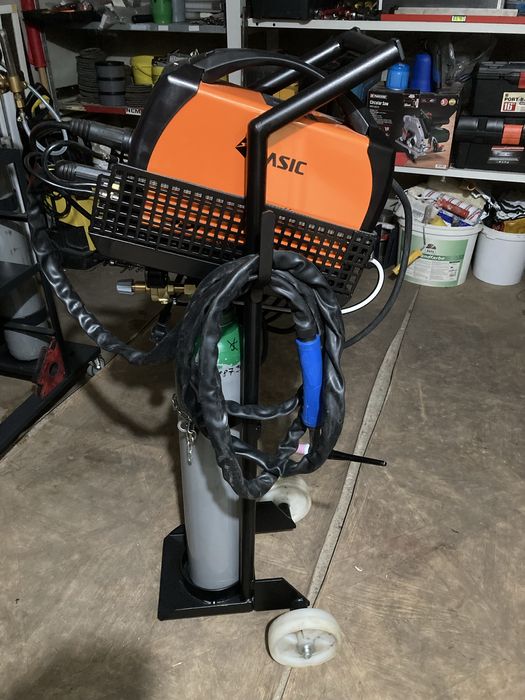 Vind doua aparate de sudura aproape noi foarte putin folosite