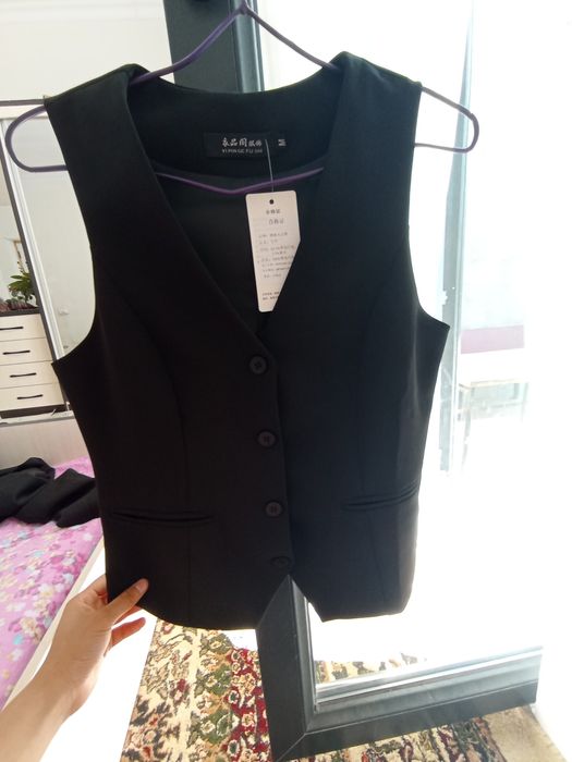 Классическая безрукавка