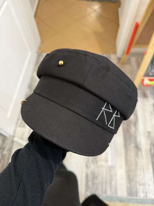 Черна шапка - RB