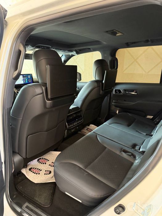 Toyota Land Cruiser 300 Hybrid 2026 |