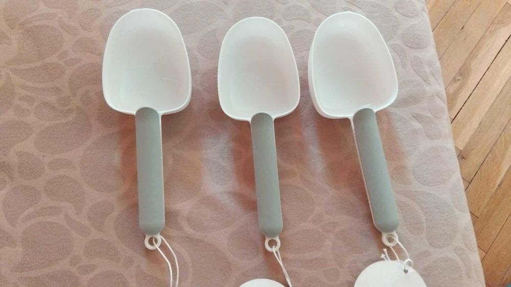 Продавам малки лопатки за загребване на брашно, боб, леща и други.