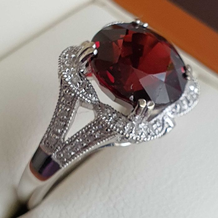 Inel Aur Alb 14K Cu Granat Si Diamante Naturale