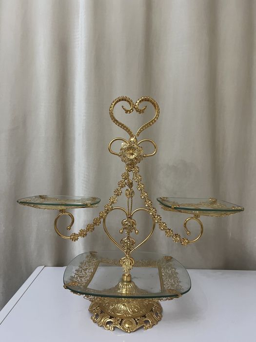 Манежница золотая