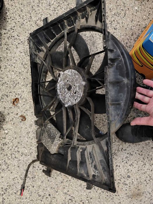Охлаждаща Перка за мерцедес Ц класа w203 c200 компресор
