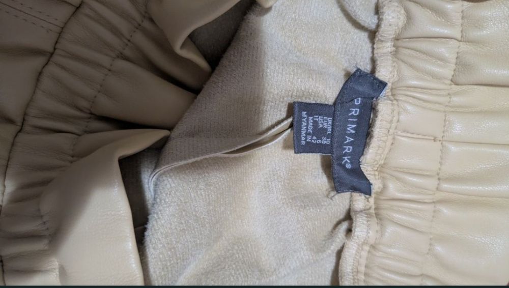 Pantaloni scurți piele m/l