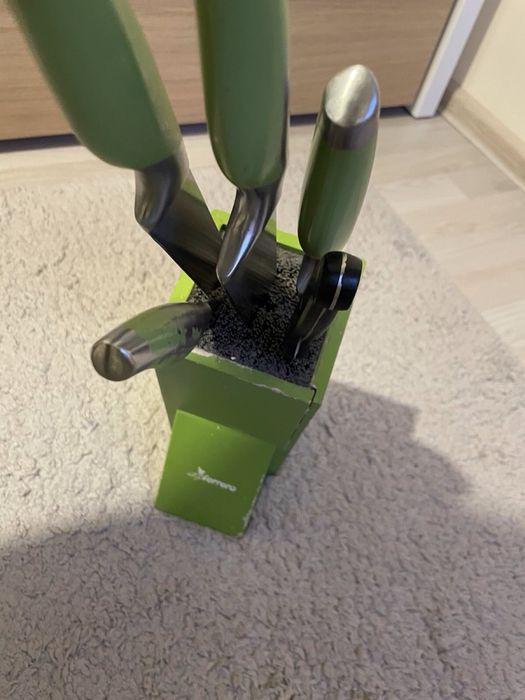 Дървена стойка+комлект ножове/подарък Коледна чаша