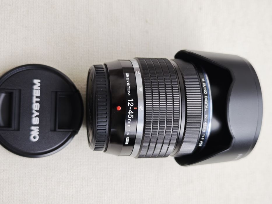 Olympus  Zuiko 45 1.2 PRO / Olympus 12-40 f4 PRO