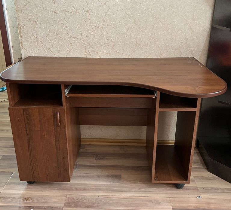 Стол рабочий коричневый