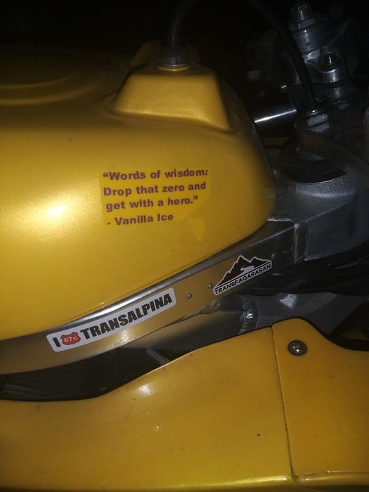 Vând moto Suzuki