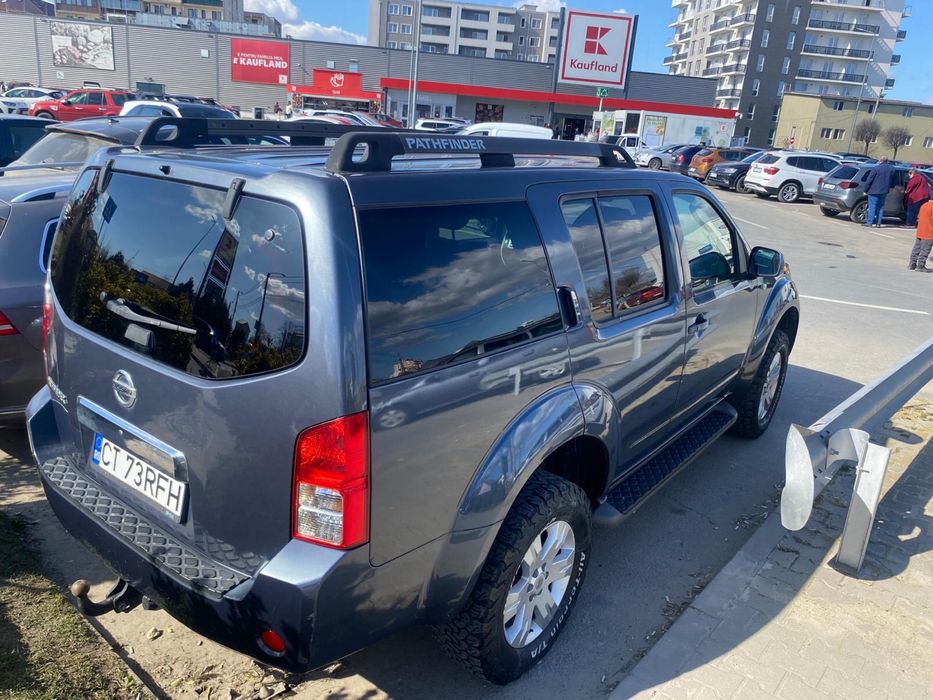 Vand Nissan Pathfinder sau schimb cu Duster