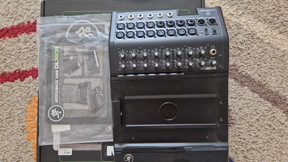 Vând Mixer Digital Mackie DL1608 – impecabil + 2 iPad-uri + Router